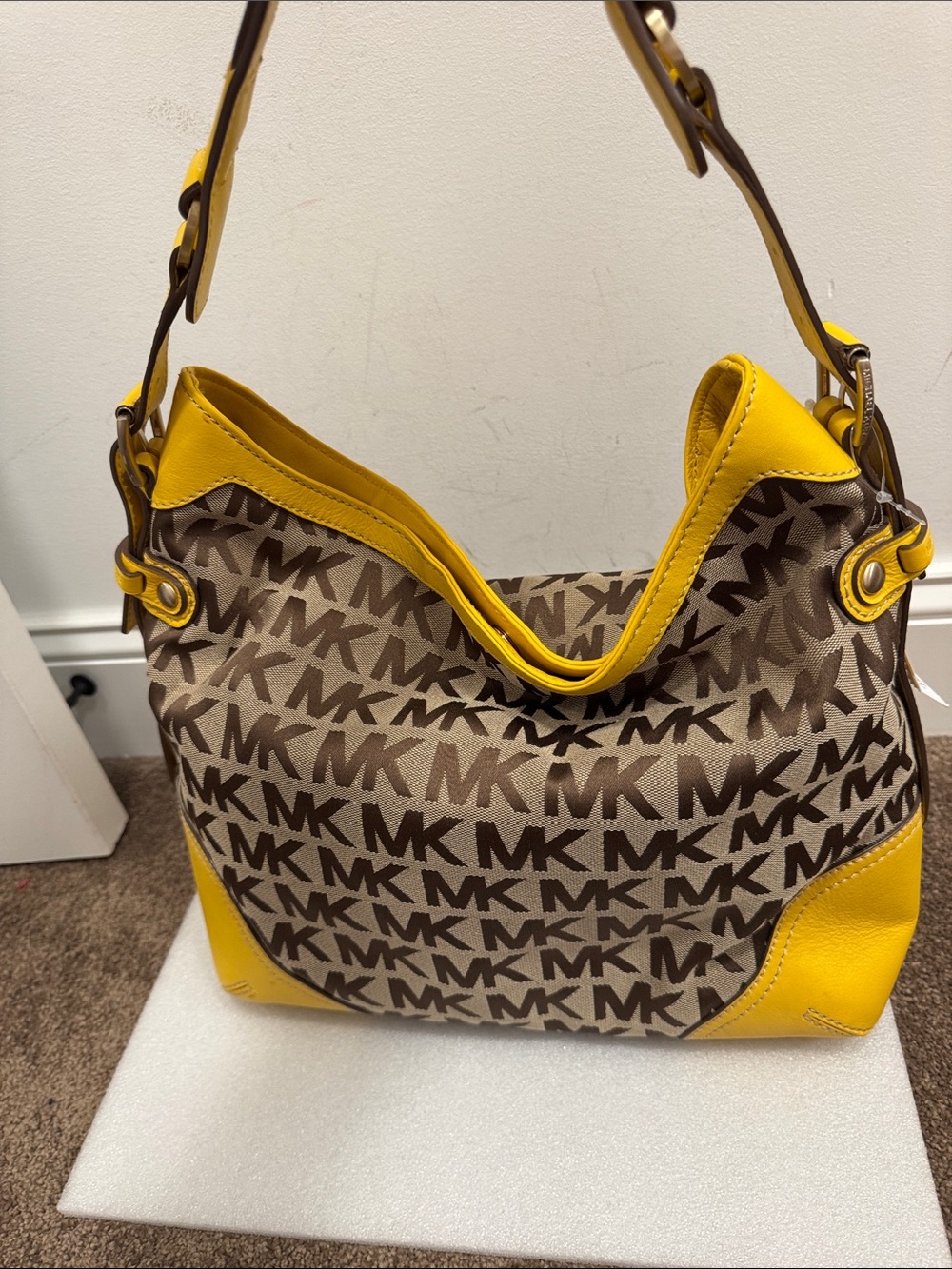 Michael Michael Kors millbrook large jacquard shoulder bag with yellow trim NWT - Picture 5 of 10